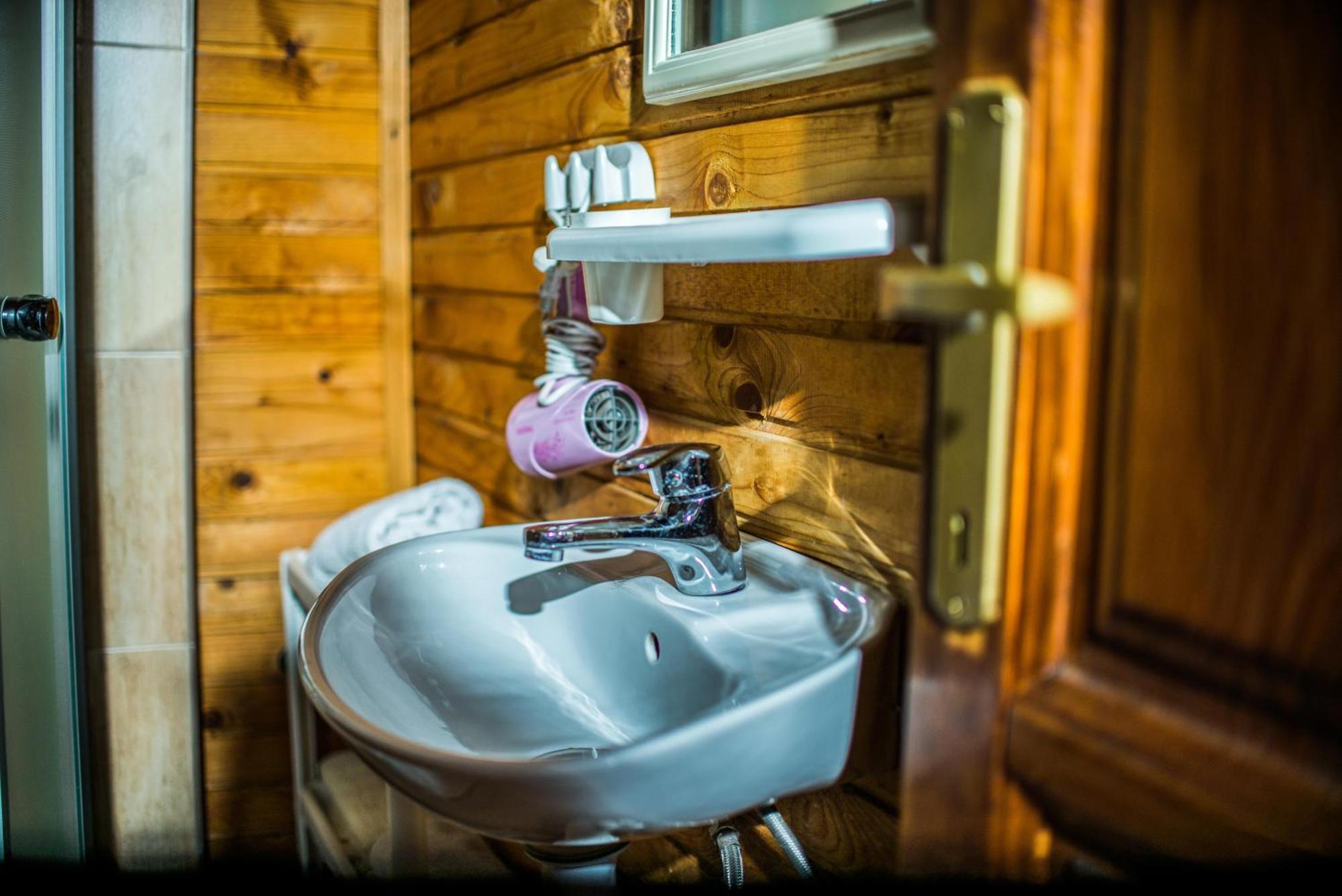 Wooden Village Resort Ponari Luaran gambar